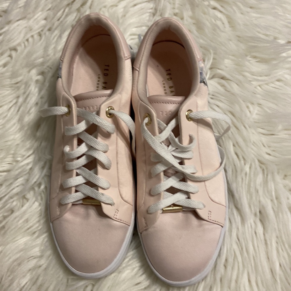 Ted Baker Lylas Snickers size 8 used but in very good condition see all photos - Picture 4 of 12